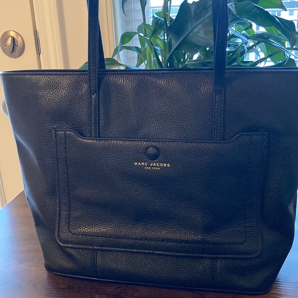 * AUTHENTIC Rare find * Marc Jacob New York Empire CityLeather shopping tote bag